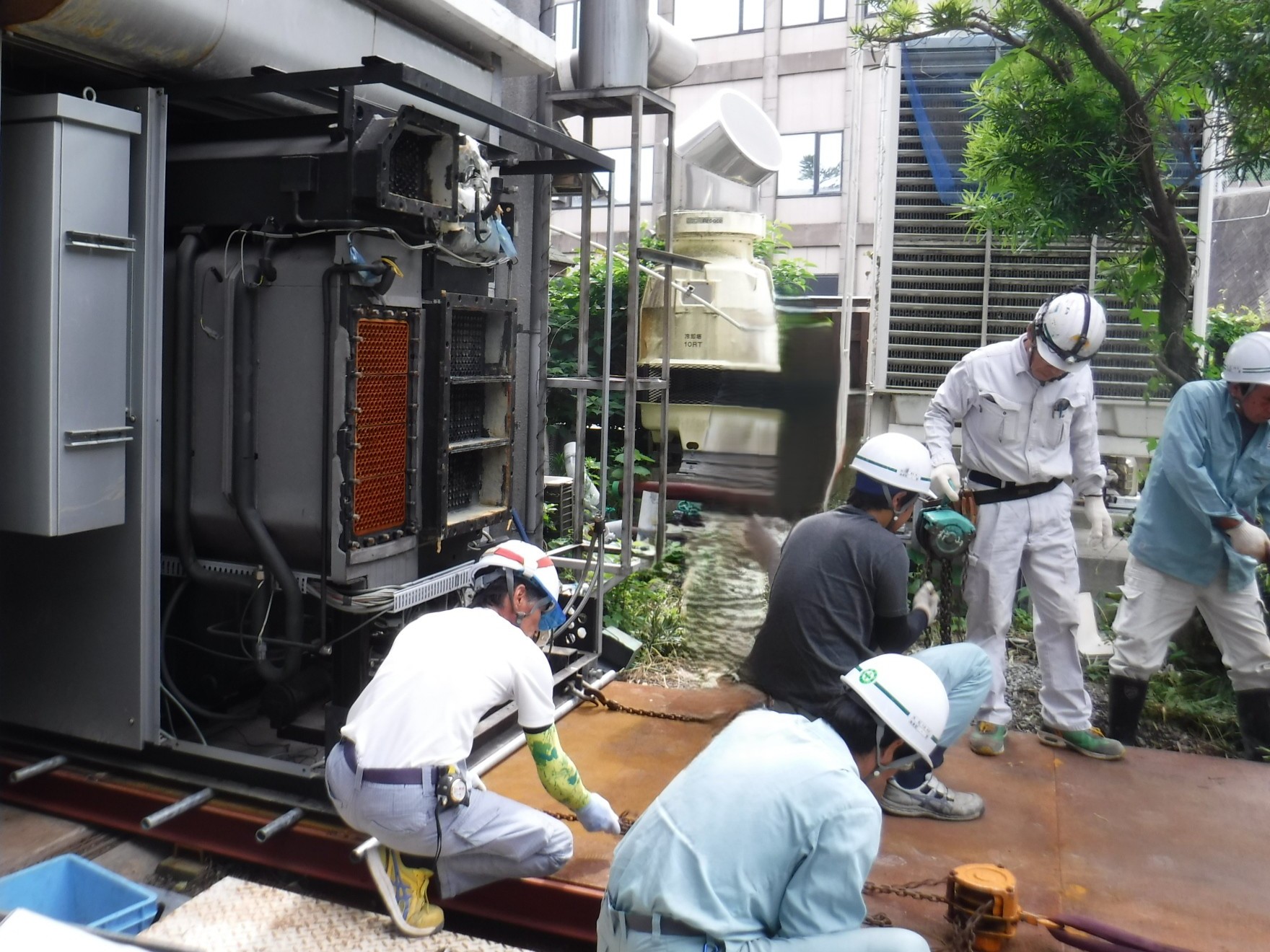 冷温水発生機入替更新工事